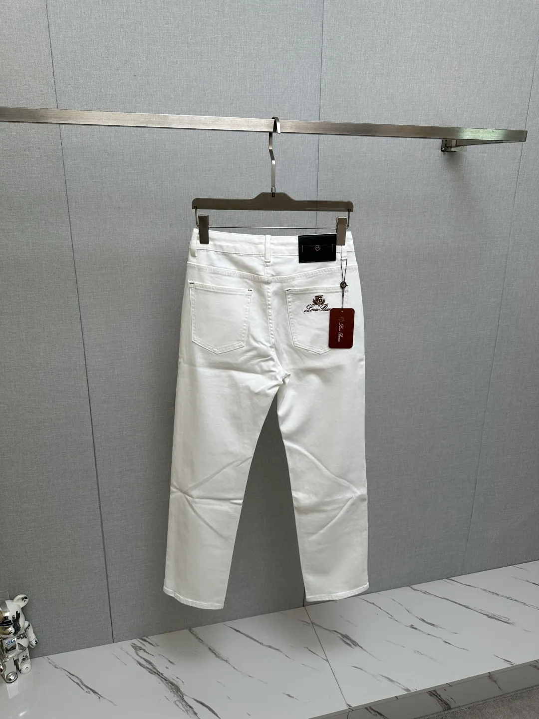 Available at the LP official website counter at the same time, the original is a very stylish pair of jeans, customized with original washed denim fabric, unique design, top-notch printing technology letter pattern logo, original hardware accessories decoration, an extremely outstanding pair of jeans, the materials and craftsmanship are extremely luxurious and exquisite, extremely high-grade, handsome and stylish upper body, recommended 👍, Sizes: 29-38